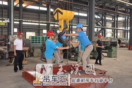 模拟起重机事故 开展应急处置演练