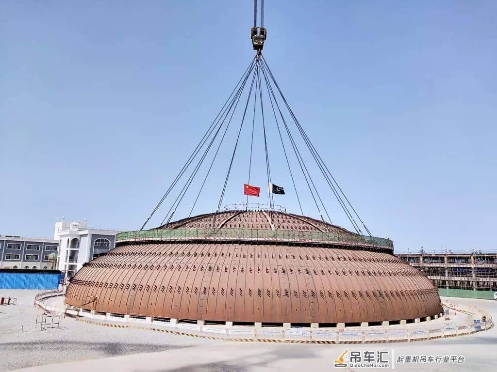 3000吨履带式起重机 为海外“华龙”首堆成功“加冠”