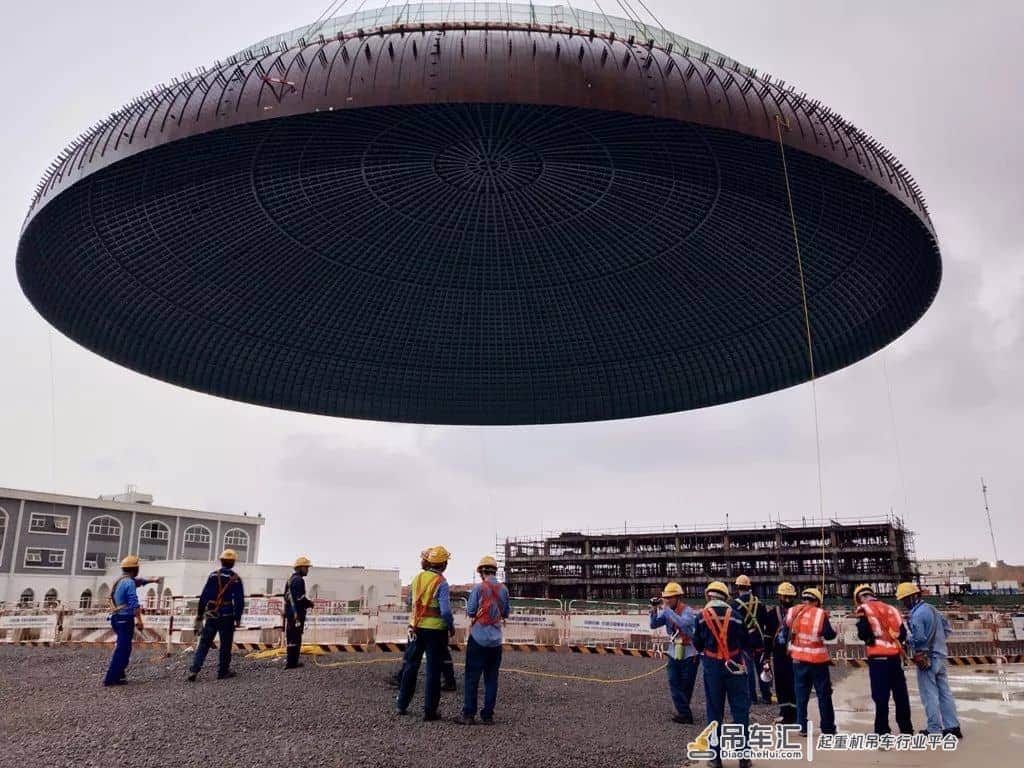 3000吨履带式起重机 为海外“华龙”首堆成功“加冠”