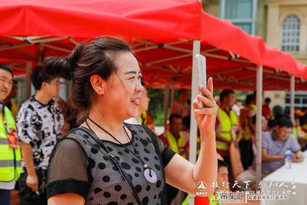技行天下·驰翔人生│吊车操作哪家强,技能争霸见真章