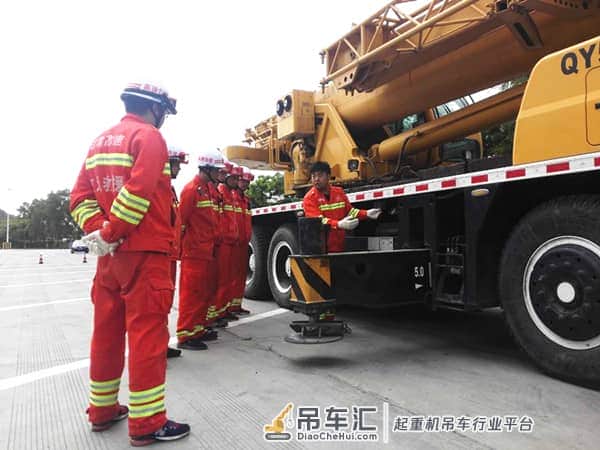 天水清障救援一大队开展“六熟悉”吊车操作专项训练