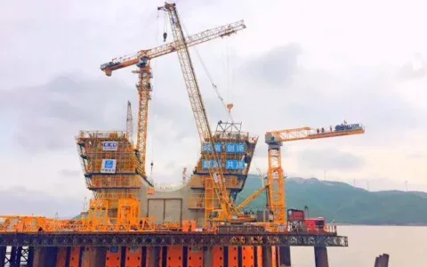 超级工程丨挑战极限工况 中联重科4.0塔机高效助建舟岱跨海大桥