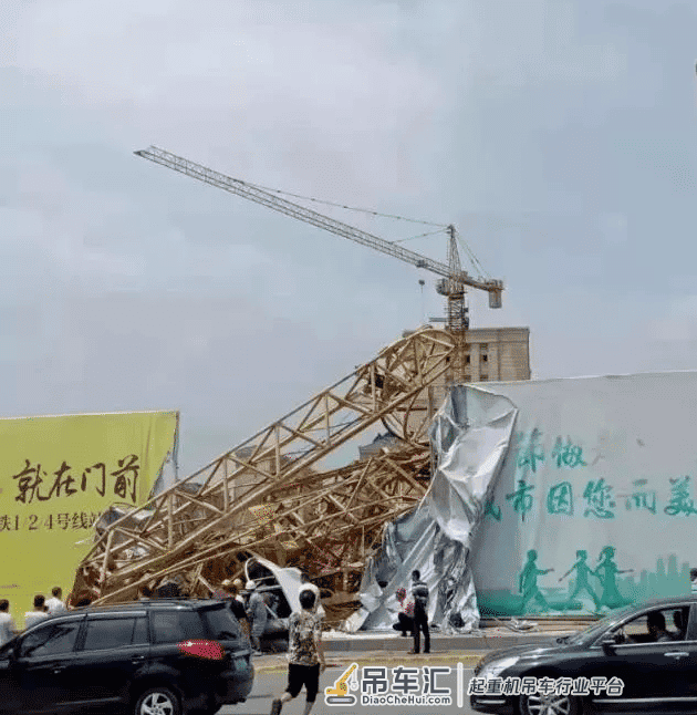 大连塔吊事故致司机不幸身亡 网友：塔吊为什么会突然倒塌