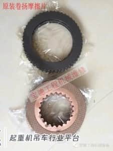 汽车吊吊车卷扬吊起重物时,静止状态会落钩,解决方法