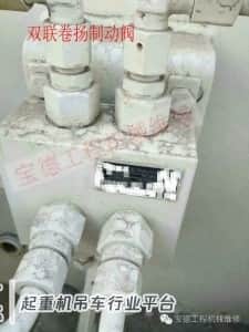 汽车吊吊车卷扬吊起重物时,静止状态会落钩,解决方法