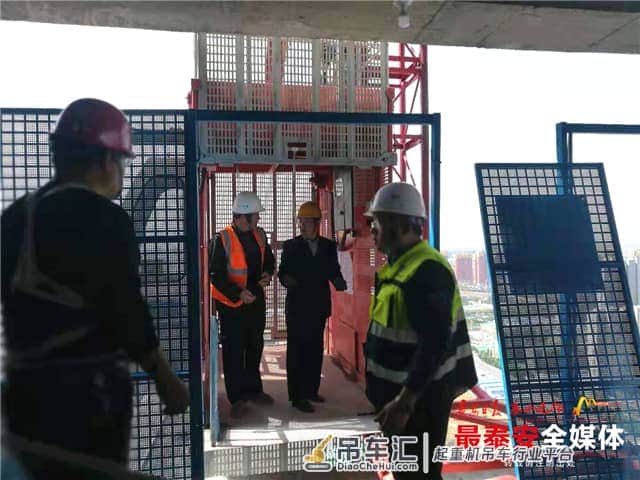泰山区开展房屋建筑起重机械专项检查 封停建筑起重机械设备19台