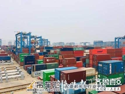 我爱这片蓝色的国土｜青岛港：全球首个5G吊车操作的智慧码头