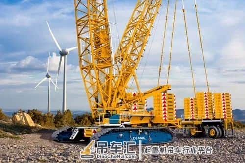 挑战成为可能！两台德马格CC3800 136米高空拆除风机叶片