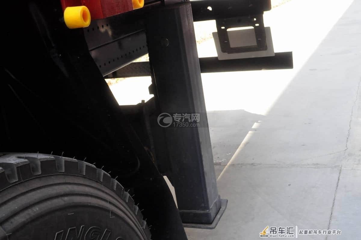 吊装运输的能手 大运风驰后双桥12吨直臂随车吊