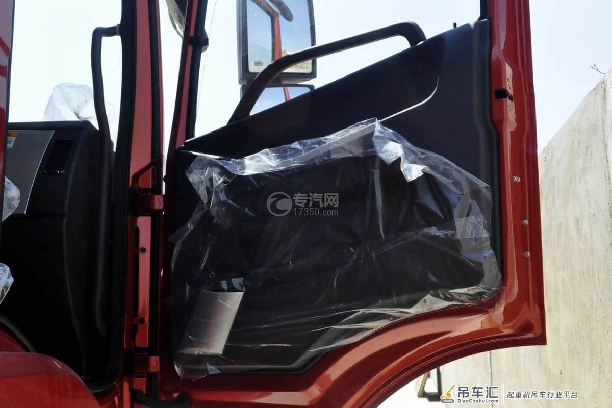 吊装运输的能手 大运风驰后双桥12吨直臂随车吊