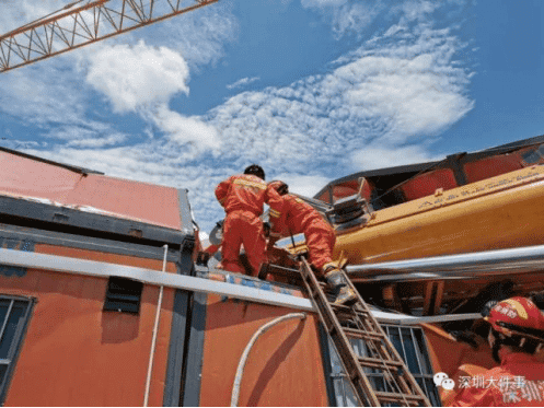 突发事故|6月5日深圳一工地吊车发生侧翻,智慧工地安全为先