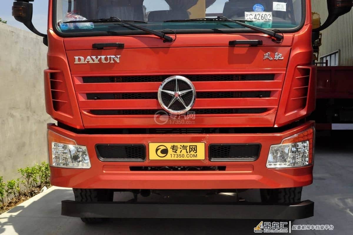 吊装运输的能手 大运风驰后双桥12吨直臂随车吊