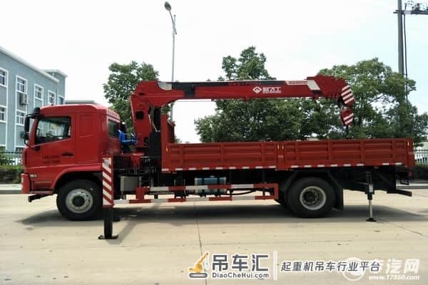 陕汽轩德X6单桥新飞工8吨直臂随车吊有哪些优势呢?