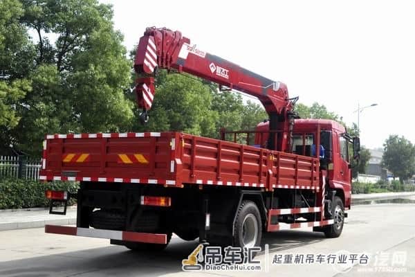 陕汽轩德X6单桥新飞工8吨直臂随车吊有哪些优势呢?
