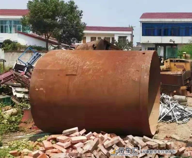 出动吊车偷东西,嚣张!