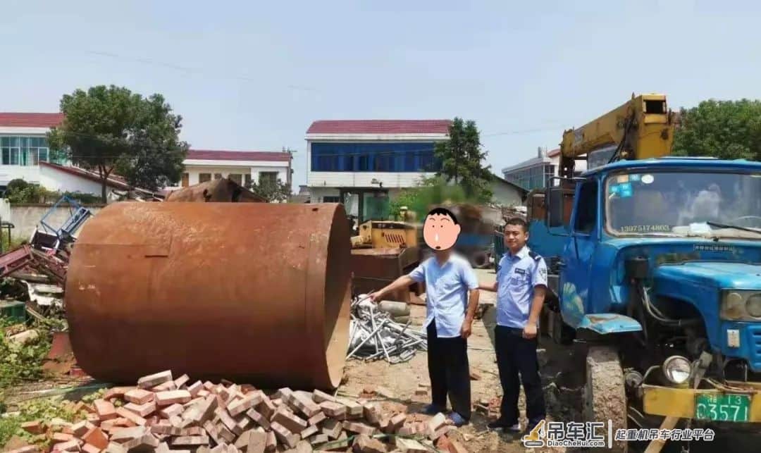 出动吊车偷东西,嚣张!