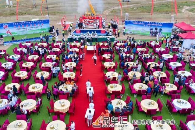 大锅盖要用吊车来掀,在达茂旗见证大世界基尼斯中国最大锅手扒肉