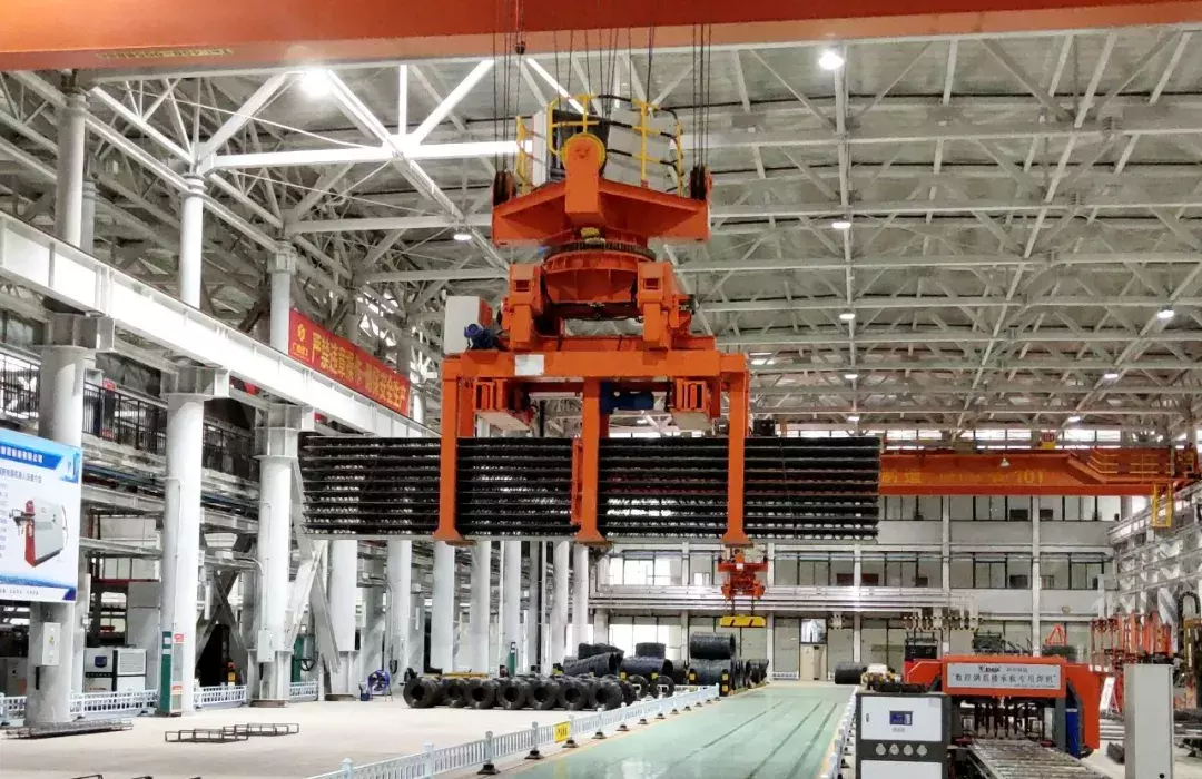 卫华智能起重机入驻建筑行业首个“无人工厂”
