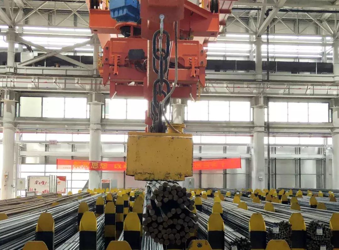 卫华智能起重机入驻建筑行业首个“无人工厂”
