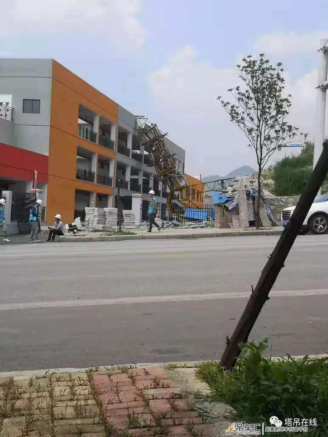 8.25贵州六盘水工地发生塔吊倒塌事故,附塔吊安全培训PPT
