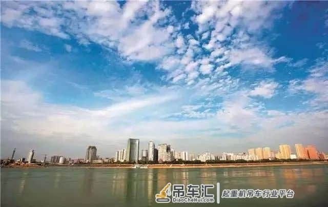 市住建局关于建筑起重设备专项检查和安全帽清理整治专项行动的通报
