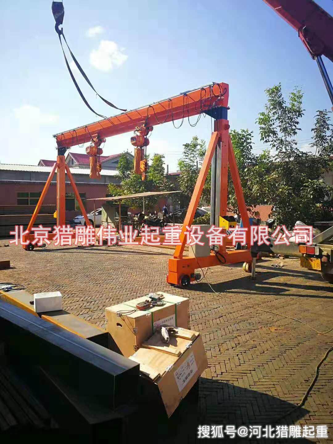 可移动龙门吊需要多人一起操作吗？小型龙门吊几个人操作合适