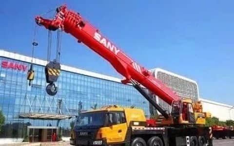吊车司机赚钱多吗？他们平时都吃什么啊？做这行有没有前/钱途？