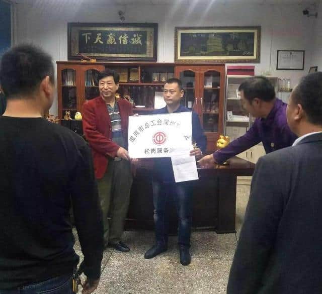 临颍人在深圳：吊车大王刘永峰，和潭头临颍村的故事