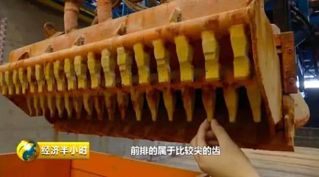燃!在中国建设大桥,原来有这种“大力士”!轻松吊起1800吨的重物→