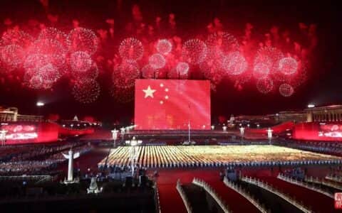 听海滨吊装团队讲他们在天安门吊起巨型国旗的故事！