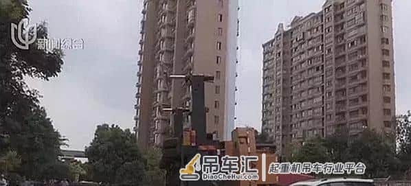 违规作业致吊车侧翻,3辆轿车被砸坏!这份安全作业规范要牢记