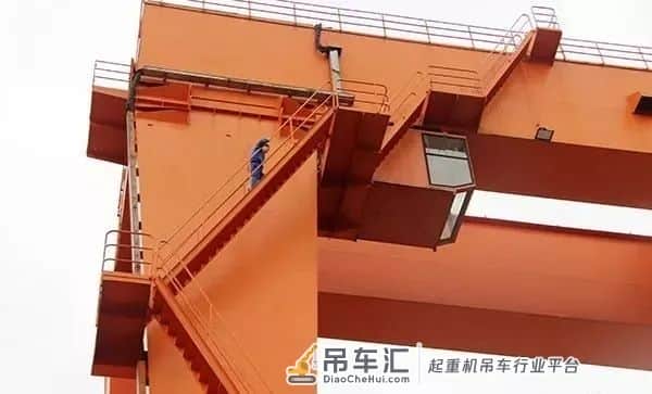 90后“空姐”驯服龙门吊，技术在手谱写青春赞歌