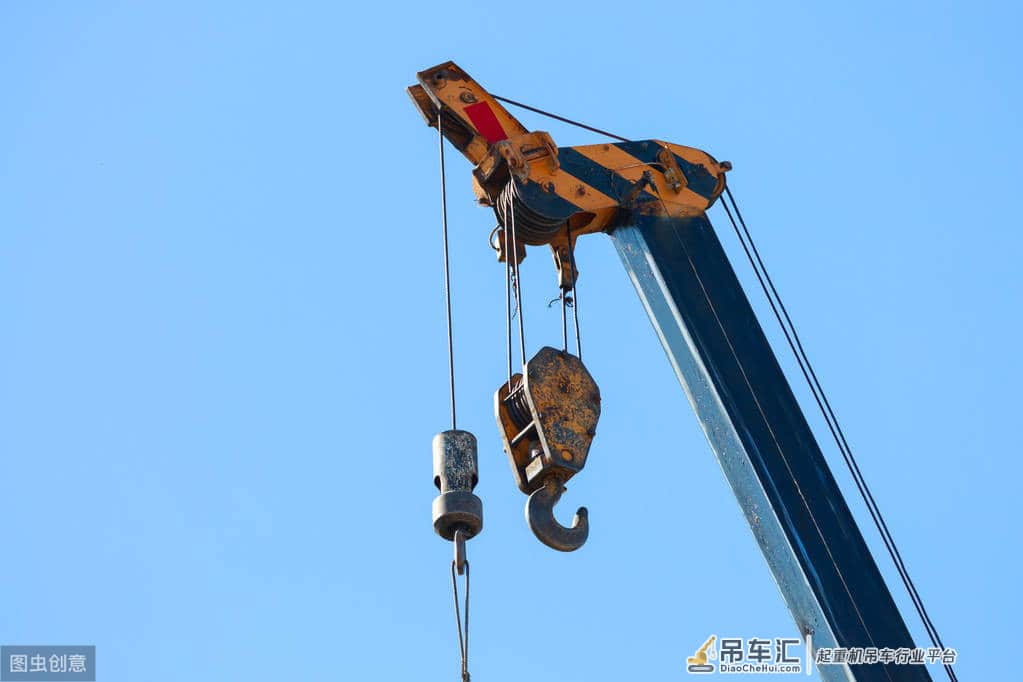 2019年起重机械作业门座式起重机司机安全生产模拟考试题及答案五