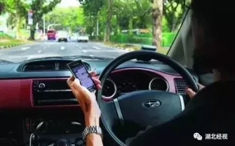 吊车司机开车时这样干，同行怒而举报：我师傅就是这么没的