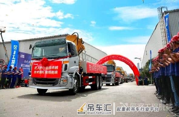 50台重器抱团出海，徐工、福田一体化随车起重机进军中东