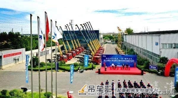 50台重器抱团出海！徐工福田一体化随车起重机进军中东