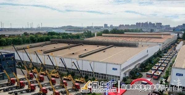 50台重器抱团出海！徐工福田一体化随车起重机进军中东