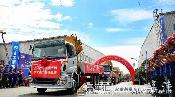50台重器抱团出海！徐工福田一体化随车起重机进军中东