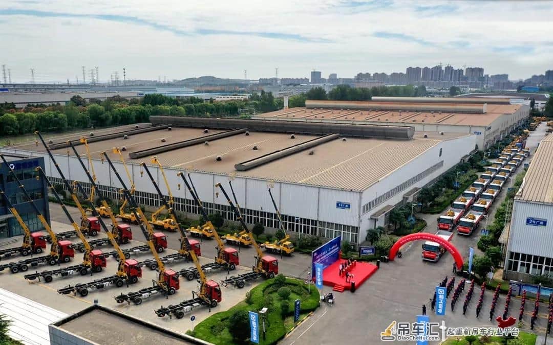 50台重器抱团出海! 徐工、福田一体化随车起重机进军中东!