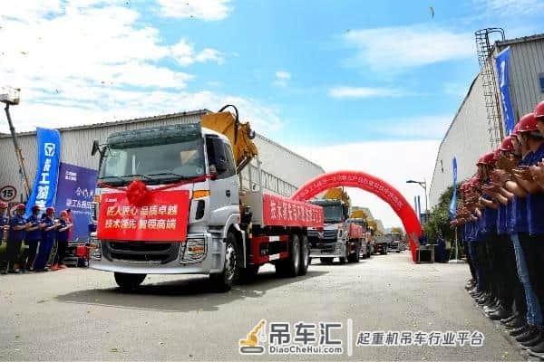 50台重器抱团出海! 徐工、福田一体化随车起重机进军中东!