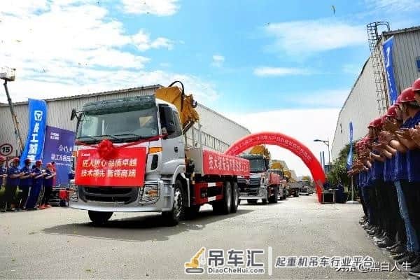 50台重器抱团出海!徐工、福田一体化随车起重机进军中东