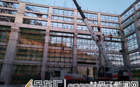 荒沟抽水蓄能电站吊车梁完成吊装