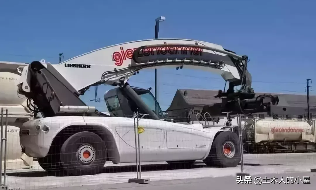 弧形大臂?如此奇葩的吊车,你见过吗?