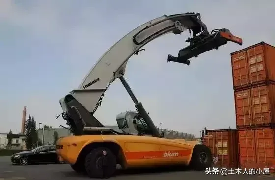 弧形大臂?如此奇葩的吊车,你见过吗?