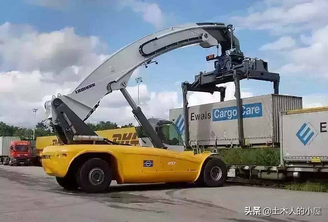 弧形大臂?如此奇葩的吊车,你见过吗?