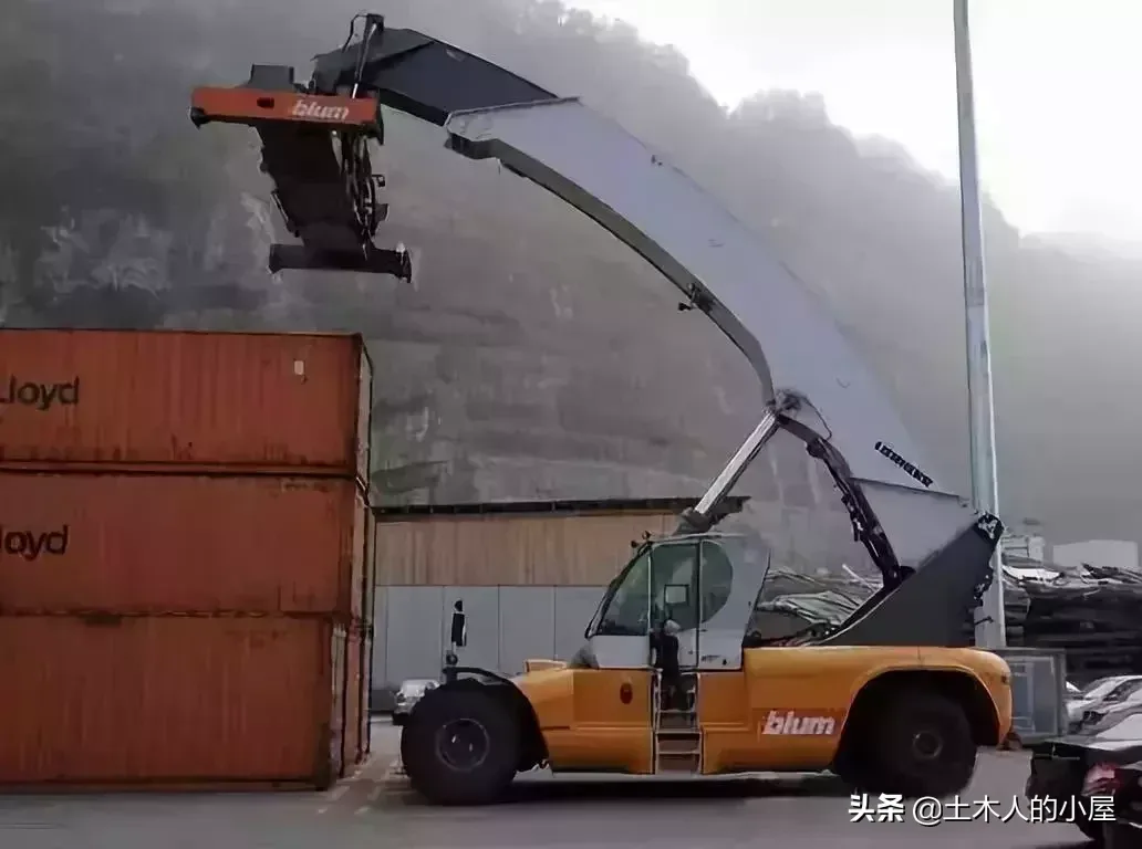 弧形大臂?如此奇葩的吊车,你见过吗?
