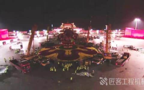 天安门主题花坛一夜完工，这些吊车功不可没