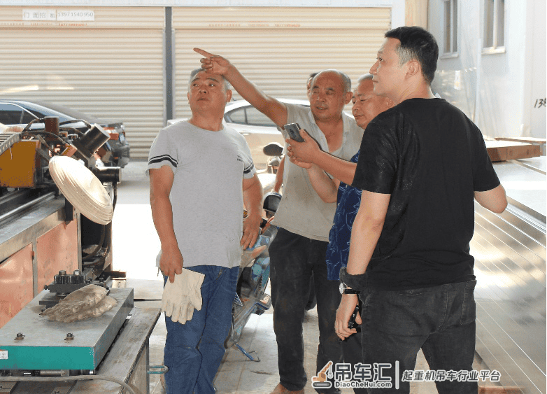 武汉洪山区市场监管局开展起重机械设备安全监察工作