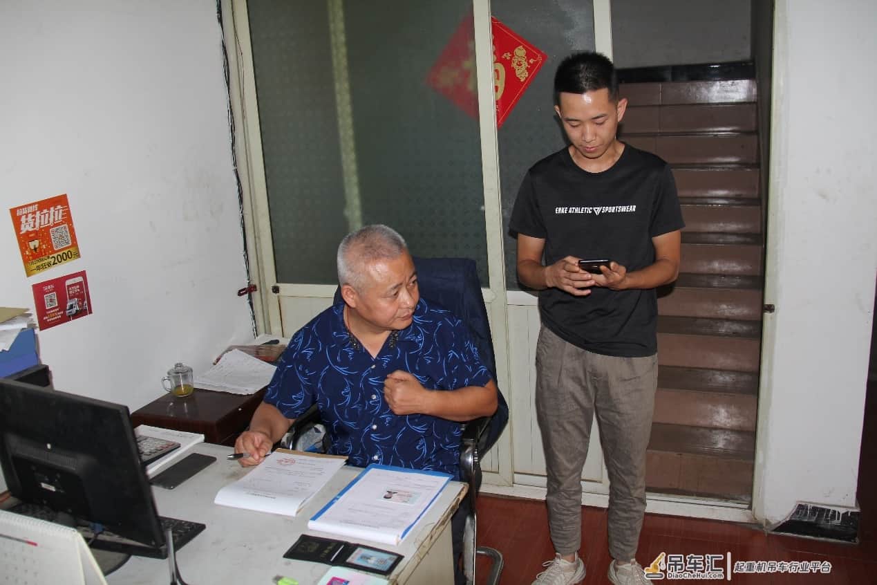 武汉洪山区市场监管局开展起重机械设备安全监察工作
