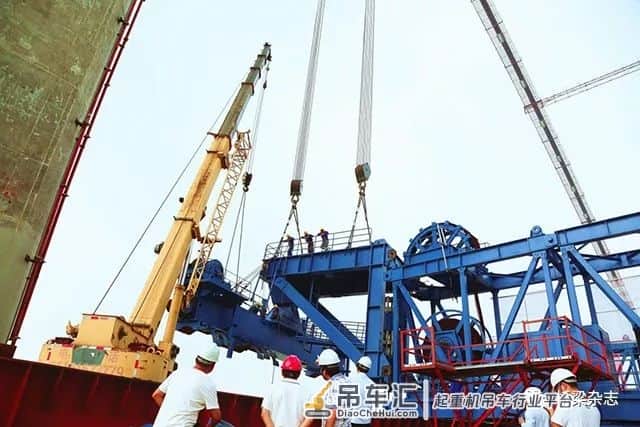 五峰山长江大桥首台缆载起重机安装到位 沪通长江大桥主跨即将合龙 兰州元通大桥桥北东西方向引桥通车……这些是今天桥梁界的大事